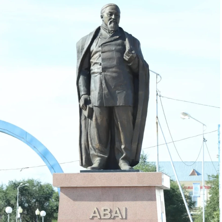 Абай ескерткіші, Қарауыл ауылы