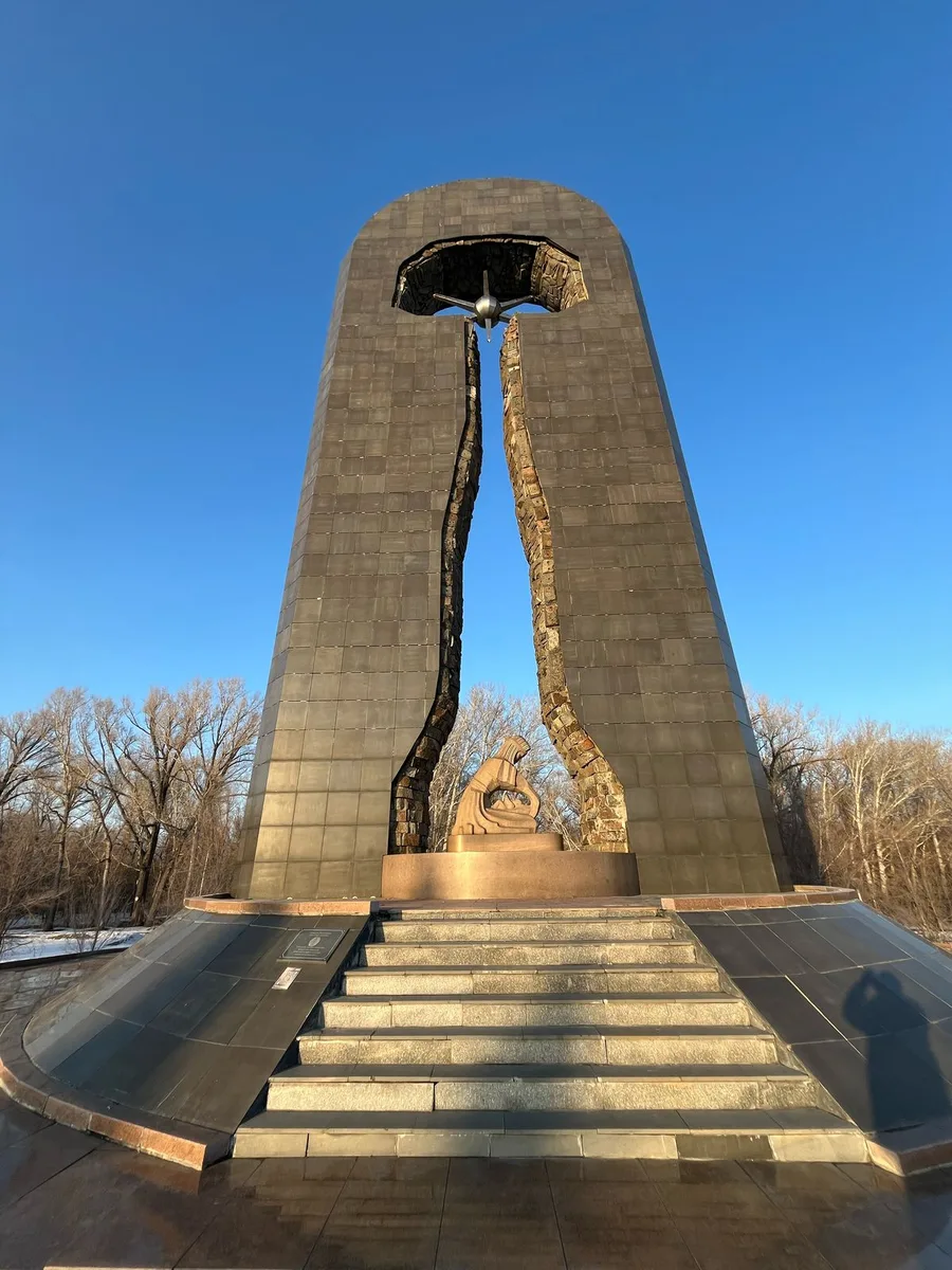 "Ажалдан да күшті" мемориалы, авторы Ш. Ы . Уәлиханов