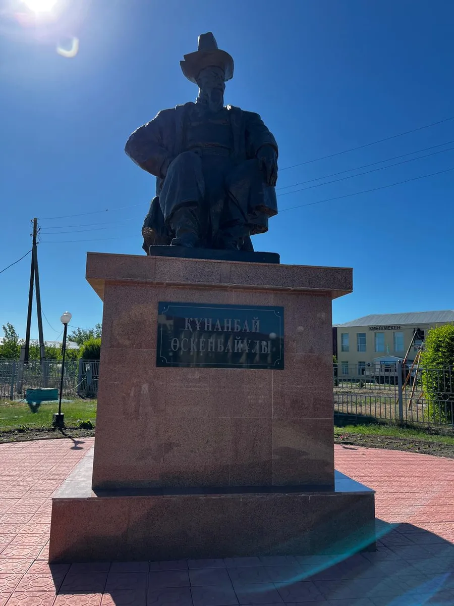 Кұнанбай қажы ескерткіші