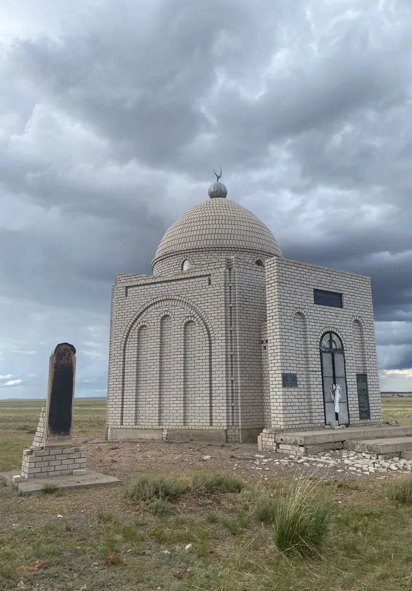 Жобалай би мазары, авторы Естебай, 1924- 1925 жылдар шамасы
