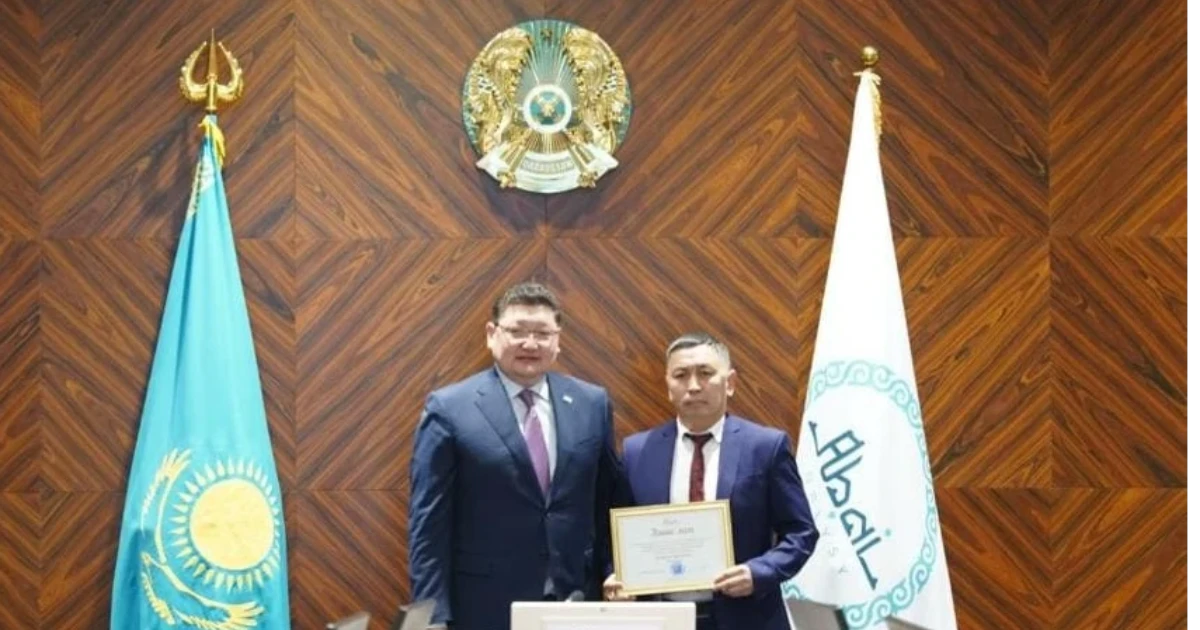 «Белгісіз бағыт» спектаклінің авторы мен режиссері Алғыс хатпен марапатталды