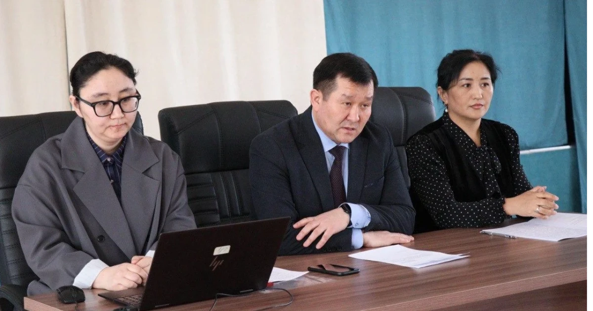 The regional seminar on the topic “Memlekettik til – is-kagazdaryn jurgizu tili” continues in the Abai Region